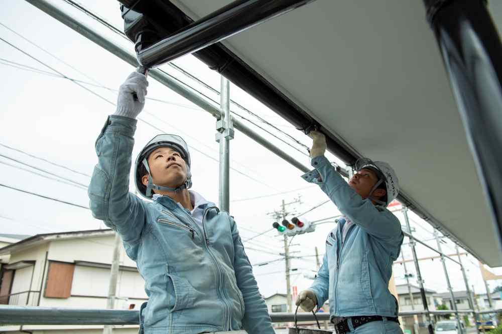 雨天時においては、外壁塗装の進行に特有の注意点が求められます。