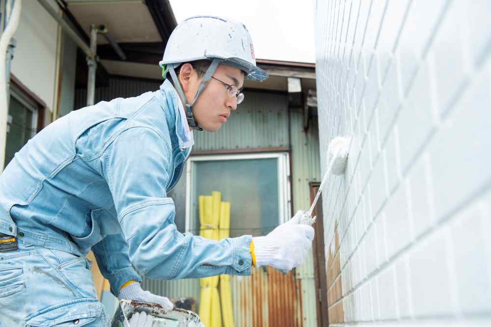 夏場は、外壁塗装において独特の課題がある季節です。